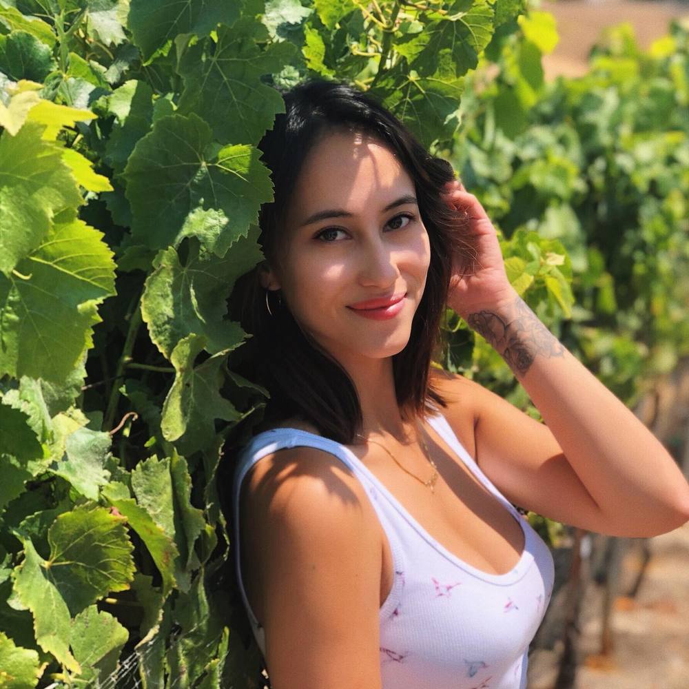 Meet your Posher, Janisaa